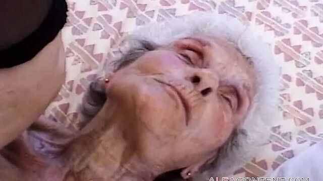 Бабушка и жесткий хуй