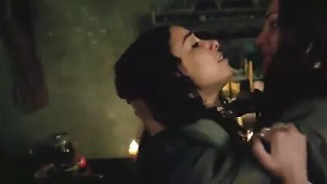 Lise Slabber, Jessica Parker Kennedy, Clara Paget - черная