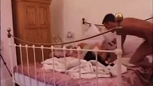 Британский анал с большими сиськами и двойное проникновение