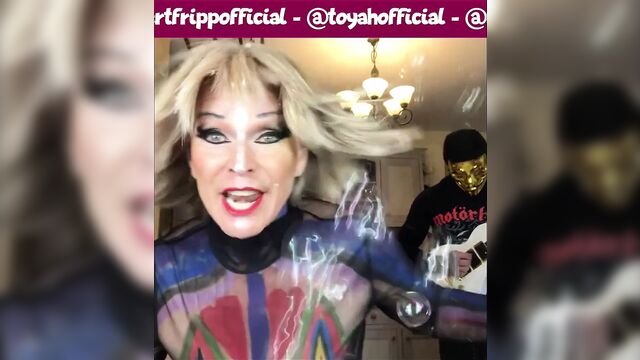 Toyah Willcox - соски с бодиартом