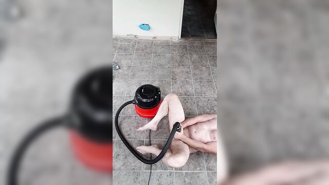 Пылесос дрочит