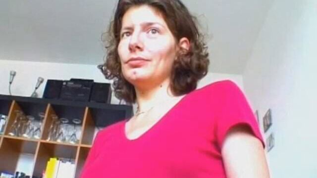 Немецкая зрелая играет со своей киской