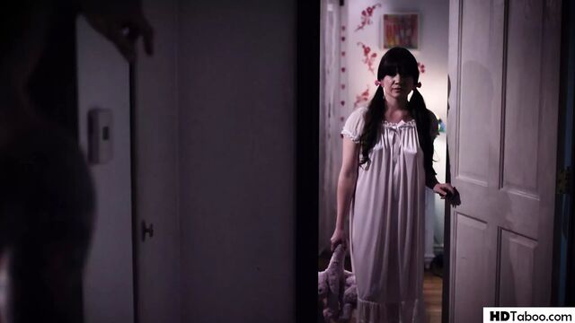 Новый отчим трахает ухоженную дочку