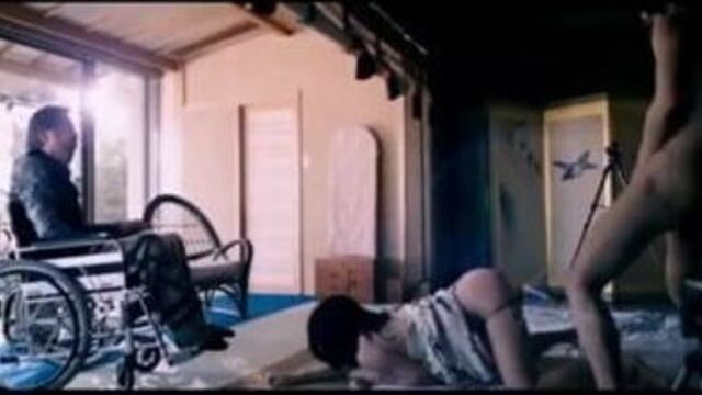 Callboy трахает жену жестко перед мужем (с субтитрами)