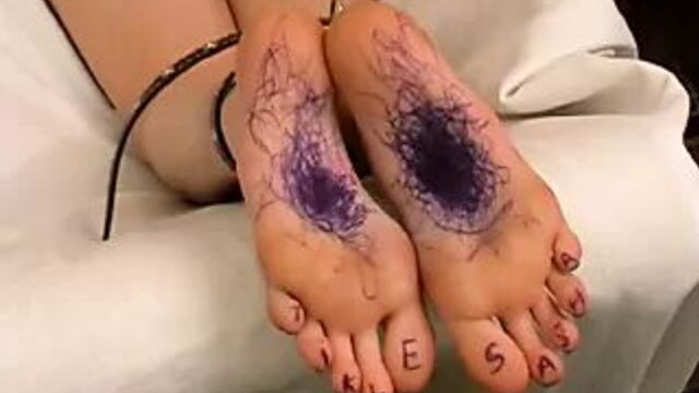 Щекотка ступней