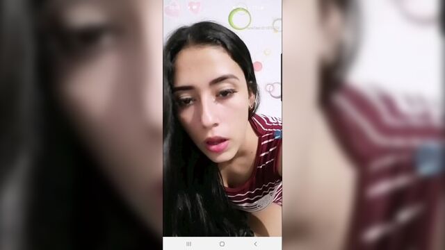 Tifanyroyas - фейскожий фатальный чат, показывает киску