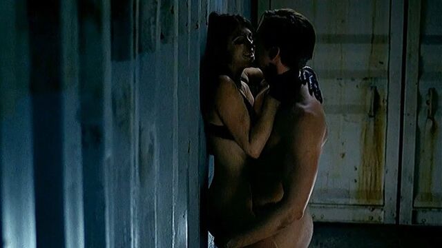 Обнаженная секс-сцена с Lucy Griffiths на настоящей скандальной планете BLOD