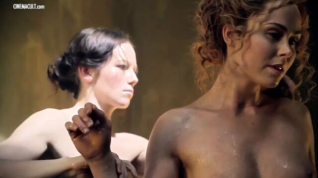 Обнаженная в Спартаке - Anna Hutchison, Ellen Hollman и ее коллеги