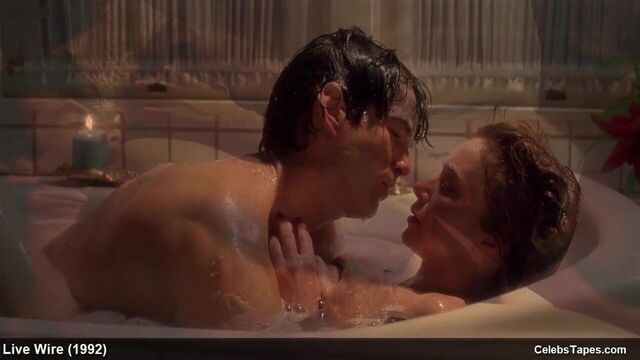 Lisa Eilbacher обнаженная во время романтических сцен секса