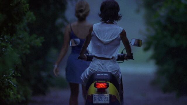 Laurie Fortier - '' в толпе '' 02