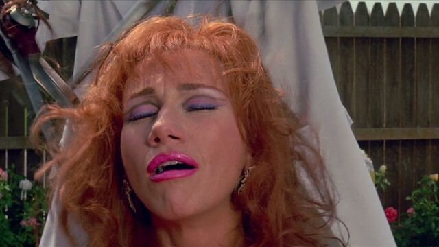 Kathy Baker испытывает оргазм и ступни