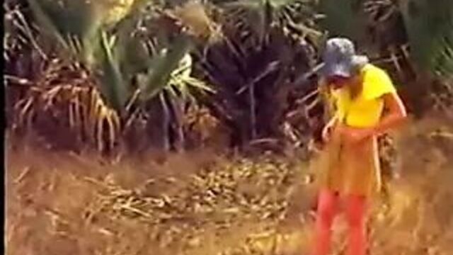 Белая девушка на африканском пляже, винтаж