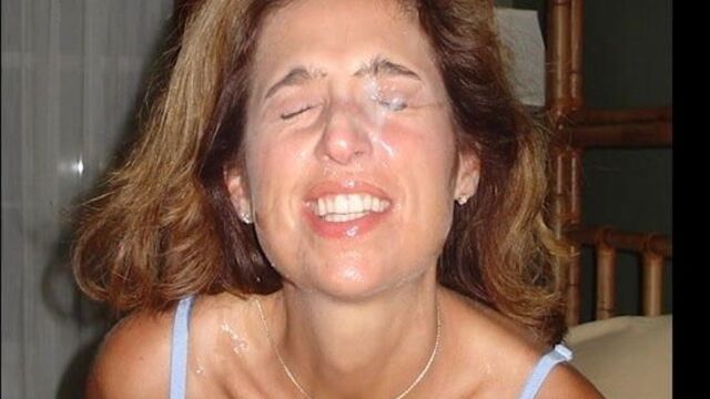 OmaFotze собрала горячие фотографии милфы в слайд-шоу