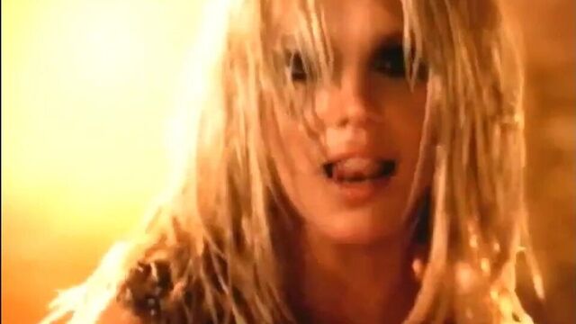 Britney Spears - Показ задницы 3