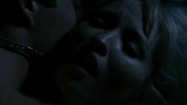 Emily Browning - плюш