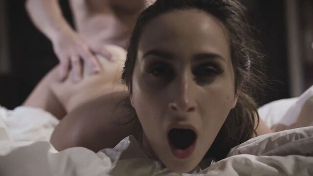 Старый отчим принимает анальную девственность Ashley Adams