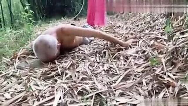 Дедушка трахает королеву