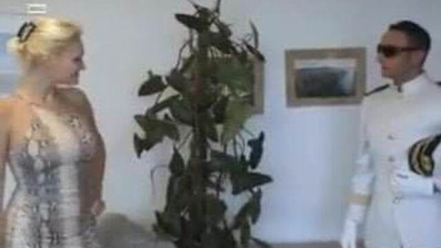 Стрип-мужика трахнули шариком