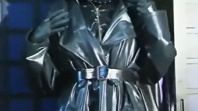 Резиновая женщина, трансформация латексной одежды