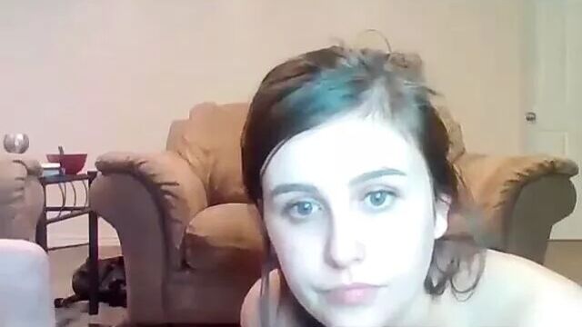 Лучшие друзья, блондинка и брюнетка трахаются вживую