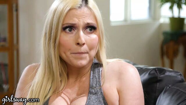 Christie Stevens трахается с горячей учительницей ее дочери Karla