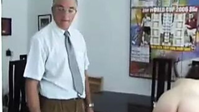 Девушки знают свое место, шлепанье и секс