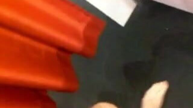 Обнаженная в раздевалке