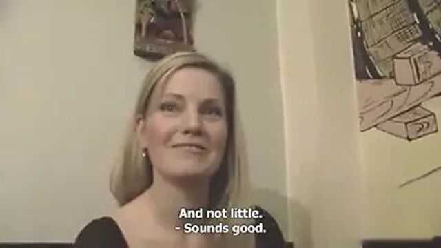 Чешскую милфу трахают в ванной паба