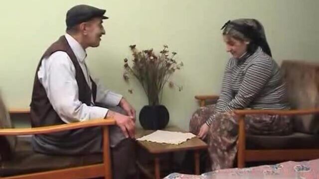 Yasli Amca Turbanli Karisini Sikiyor (турецкое)