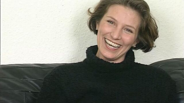 Auf der Pornocouch erst mal richtig gefickt