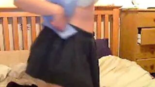 Соблазняет школьную униформу