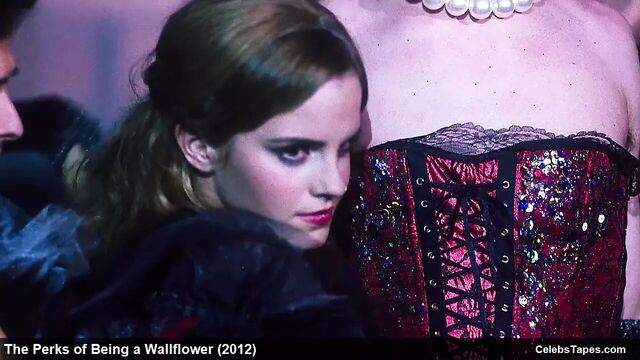 Emma Watson, Mae Whitman и Nina Dobrev в нижнем белье и бикини