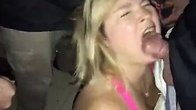 Глорихол - блондинка наслаждается минетом