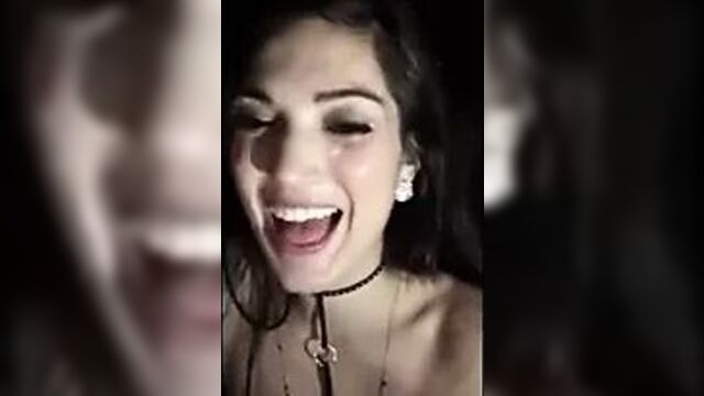 Хотвайф поделились у глорихола