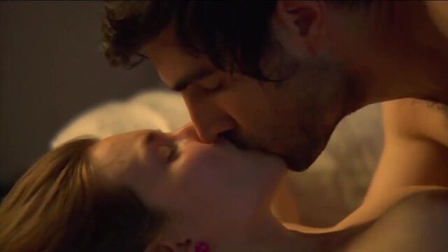 Sophia Takal - Gabi на крыше в июле