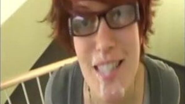 Публичный минет и сперма на лице