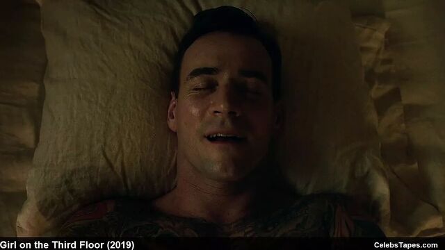 Sarah Brooks и триест с Kelly Dunn, обнаженные и сцены секса в фильме