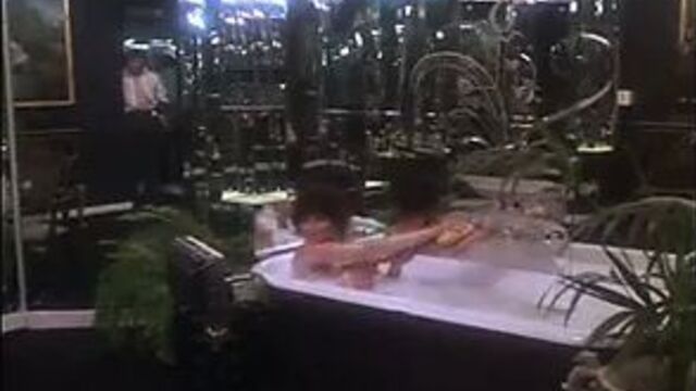 Joan Collins и Sue Lloyd.