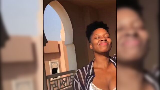 Jamelia большие подпрыгивающие сиськи