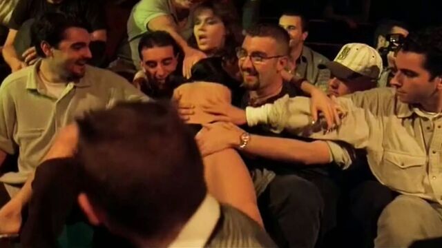 Elisabetta Cavalotti в сцене группового секса