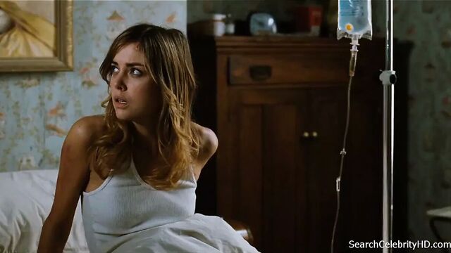 Mischa Barton и Jessica Stroup - возвращение на родину