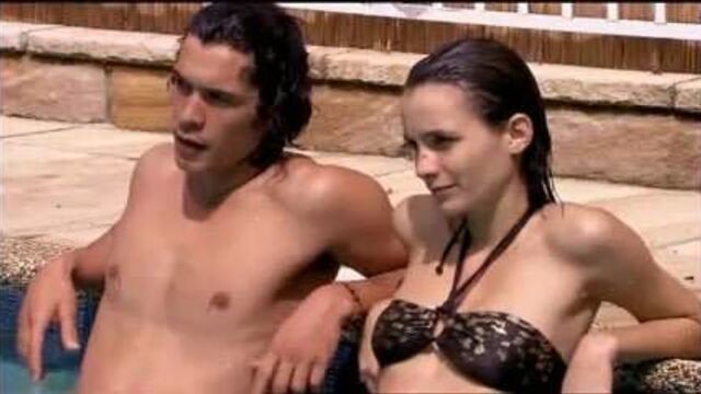 Sharni Vinso, Jessica Tovey в бикини