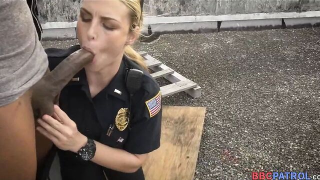 Черный хуй на крыше