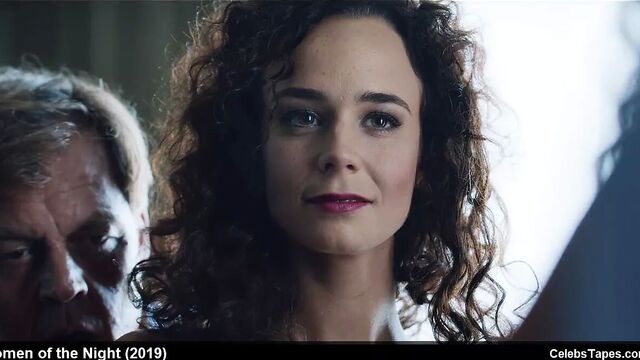 Daphne Wellens и Karina Sudders обнаженные и сцены из фильмов