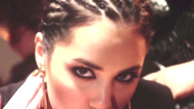 Горячая Lali в эспозито