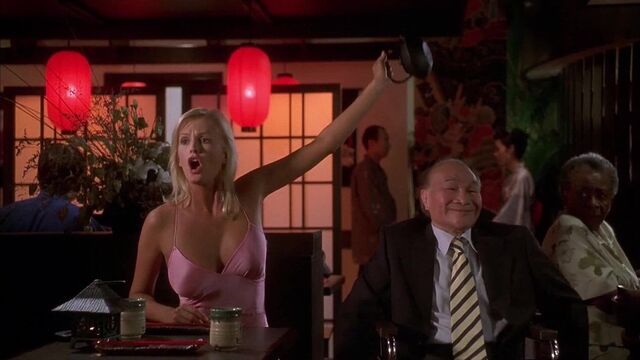 Kylie Bax, неизвестная брюнетка топлесс - '' простирайся с этим ''