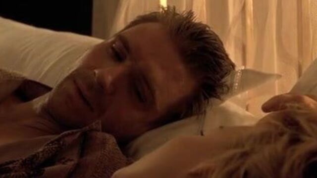 Kristin Scott Томас с волосатой мохнаткой и маленькими сиськами