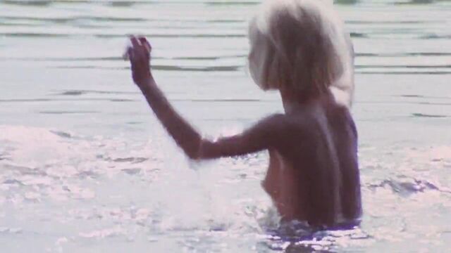 Обнаженная Judy Geeson (1968)