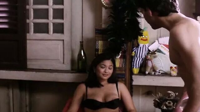 Athena Massey, Joyce Jimenez - части тела (2001)