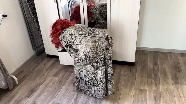 Wide hips and narrow waist of a mature MILF. Anal sex with big ass